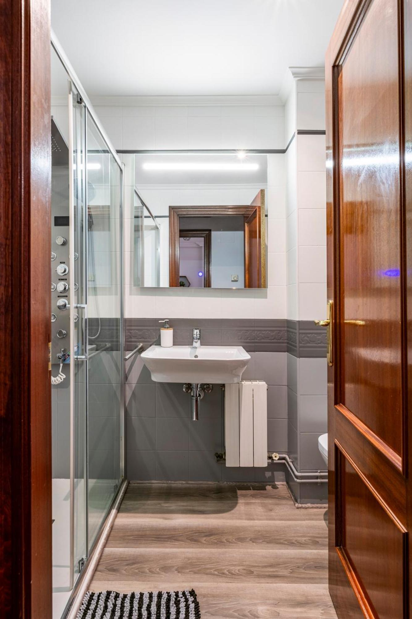 Exclusivo "Gran Bilbao" Suite Deluxe Parking Opcional サントゥルツィ エクステリア 写真